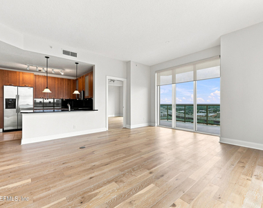 1431 Riverplace Boulevard - Photo Thumbnail 2