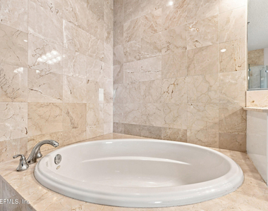 1431 Riverplace Boulevard - Photo Thumbnail 10