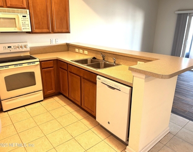 652 Crystal Way - Photo Thumbnail 5