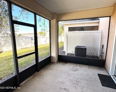 652 Crystal Way - Photo Thumbnail 15