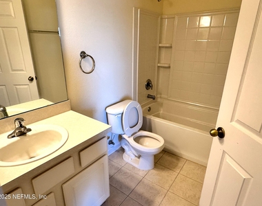 652 Crystal Way - Photo Thumbnail 6