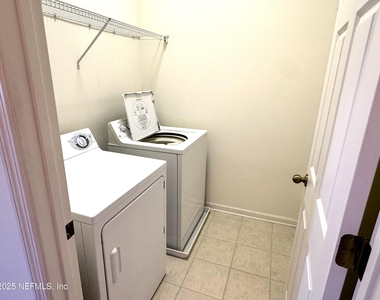 652 Crystal Way - Photo Thumbnail 16