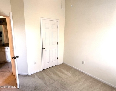 652 Crystal Way - Photo Thumbnail 13