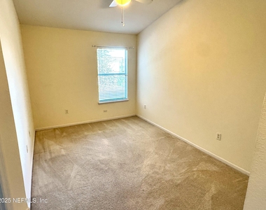 652 Crystal Way - Photo Thumbnail 10