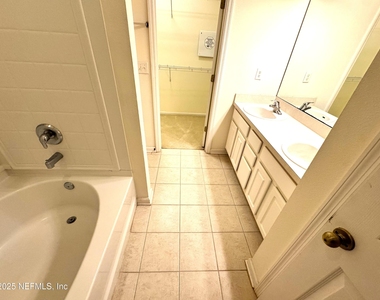 652 Crystal Way - Photo Thumbnail 4