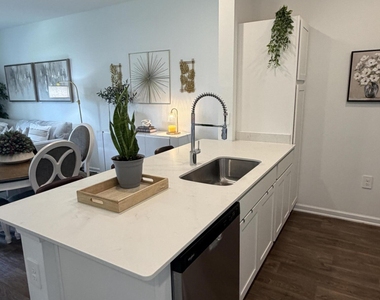 947 Rivertree Place - Photo Thumbnail 6