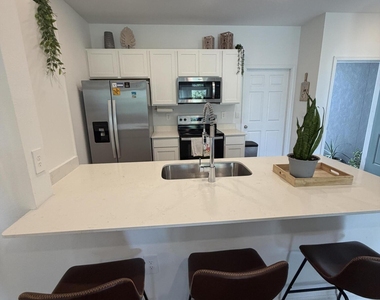 947 Rivertree Place - Photo Thumbnail 9