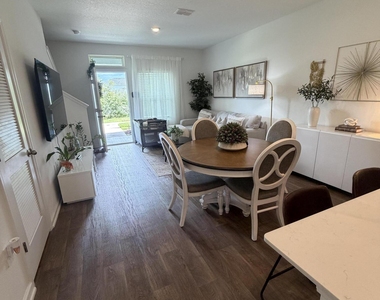 947 Rivertree Place - Photo Thumbnail 11