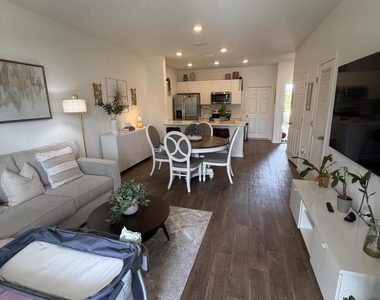 947 Rivertree Place - Photo Thumbnail 14