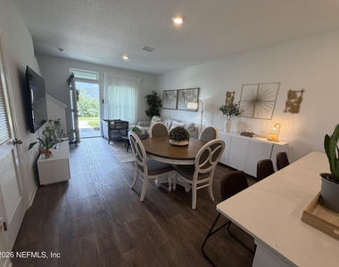 947 Rivertree Place - Photo Thumbnail 10