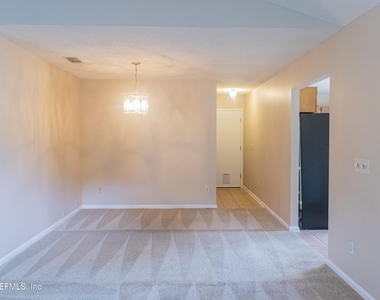 3844 English Colony Drive N - Photo Thumbnail 5