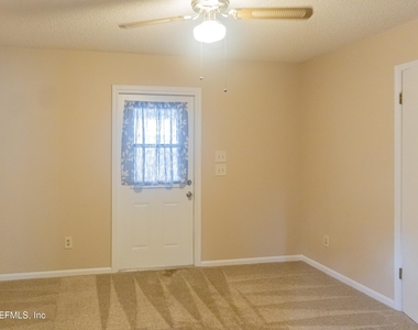 3844 English Colony Drive N - Photo Thumbnail 7