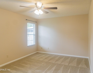 3844 English Colony Drive N - Photo Thumbnail 10