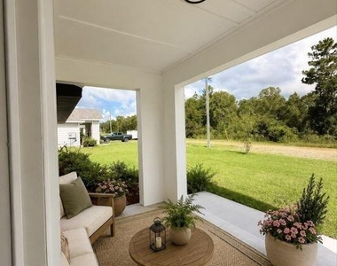 135 Hartford Street - Photo Thumbnail 1