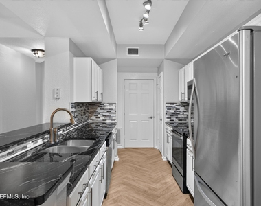 10075 Gate Parkway N - Photo Thumbnail 9
