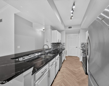 10075 Gate Parkway N - Photo Thumbnail 11