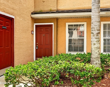 10075 Gate Parkway N - Photo Thumbnail 1