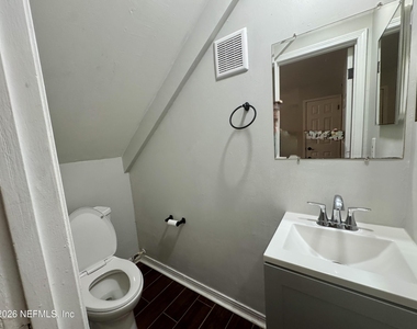 707 Rainer Road - Photo Thumbnail 3