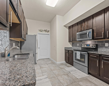 131 Burnett Court - Photo Thumbnail 10
