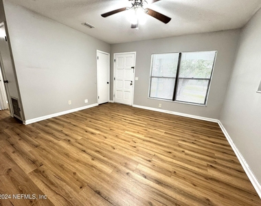 447 Brighton Avenue - Photo Thumbnail 2
