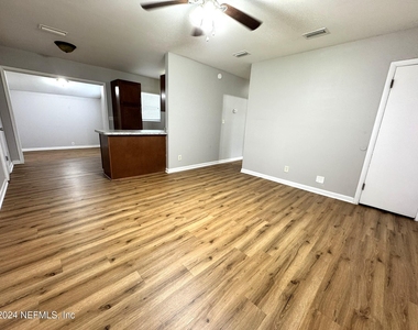 447 Brighton Avenue - Photo Thumbnail 4