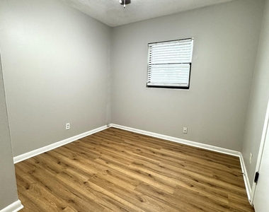 447 Brighton Avenue - Photo Thumbnail 8