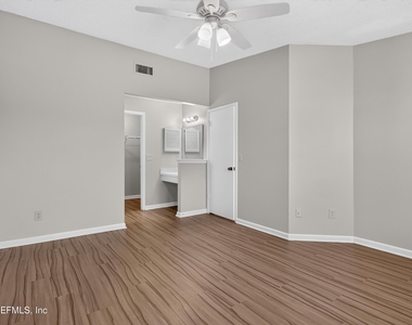 8010 International Village Drive - Photo Thumbnail 16