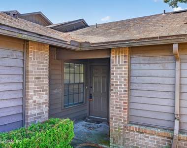 8010 International Village Drive - Photo Thumbnail 3