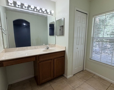 321 Pecan Grove Drive - Photo Thumbnail 8