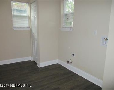 2218 Lamee Avenue - Photo Thumbnail 3