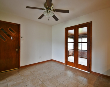 2101 Maple Leaf Drive E - Photo Thumbnail 16