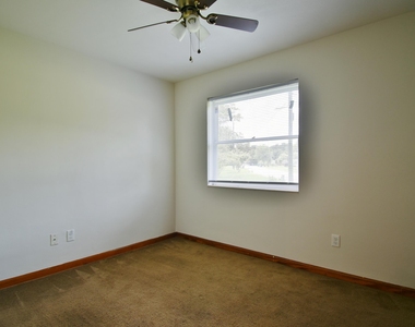2101 Maple Leaf Drive E - Photo Thumbnail 8