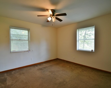 2101 Maple Leaf Drive E - Photo Thumbnail 14