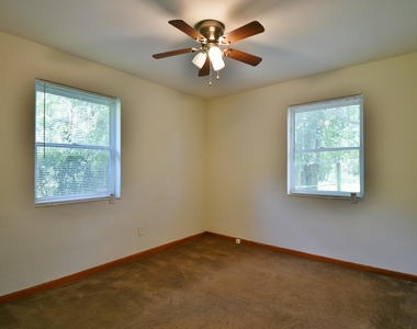 2101 Maple Leaf Drive E - Photo Thumbnail 10
