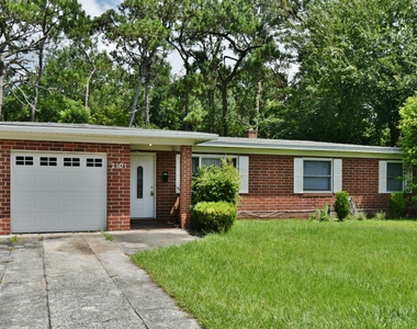 2101 Maple Leaf Drive E - Photo Thumbnail 1