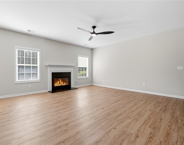 2725 Blackstock Drive - Photo Thumbnail 4
