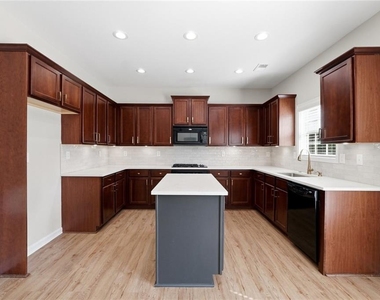 2725 Blackstock Drive - Photo Thumbnail 6