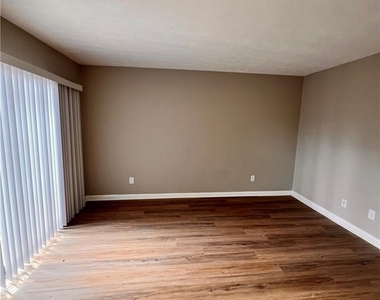 3254 Strawberry Lane - Photo Thumbnail 7