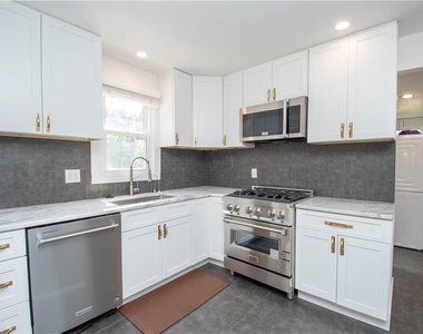 1391 Smith Street Se - Photo Thumbnail 10