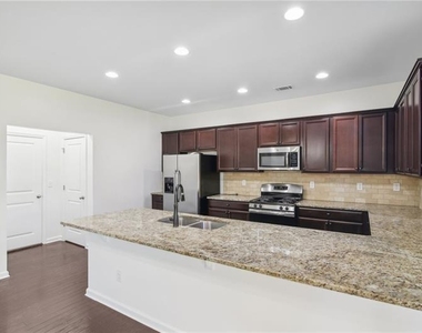 5770 Rialto Way - Photo Thumbnail 7