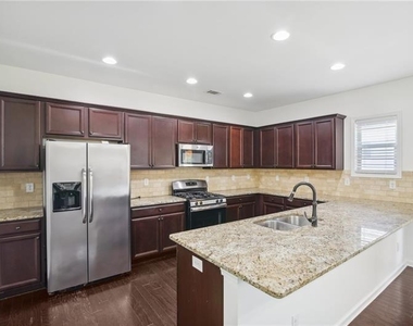 5770 Rialto Way - Photo Thumbnail 8