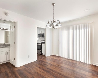 330 Winding River Drive - Photo Thumbnail 5