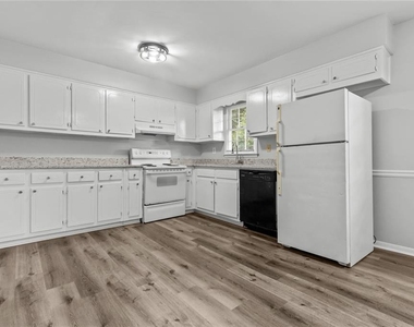 1834 Dogwood Court Sw - Photo Thumbnail 9