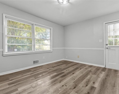 1834 Dogwood Court Sw - Photo Thumbnail 6