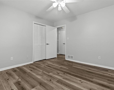 1834 Dogwood Court Sw - Photo Thumbnail 20