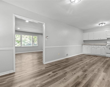 1834 Dogwood Court Sw - Photo Thumbnail 8