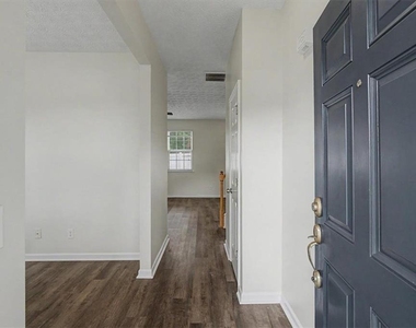 980 Windcroft Circle Nw - Photo Thumbnail 1