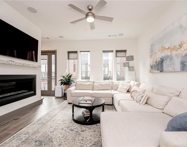 1224 Chelsea Circle Nw - Photo Thumbnail 1