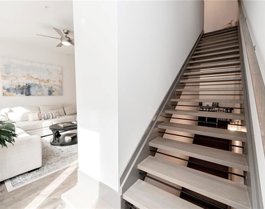 1224 Chelsea Circle Nw - Photo Thumbnail 12