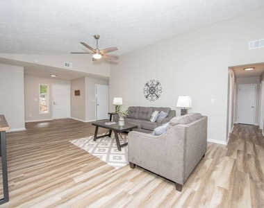 180 Crabtree Drive W - Photo Thumbnail 2